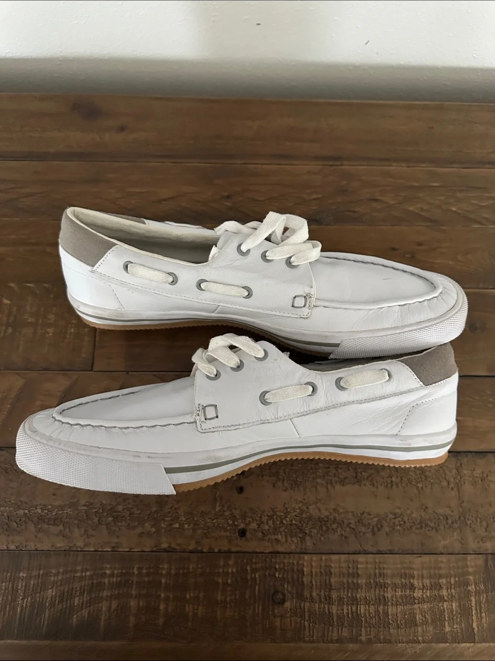Lacoste Men’s White Leather Slip On Boat Shoe Size 10